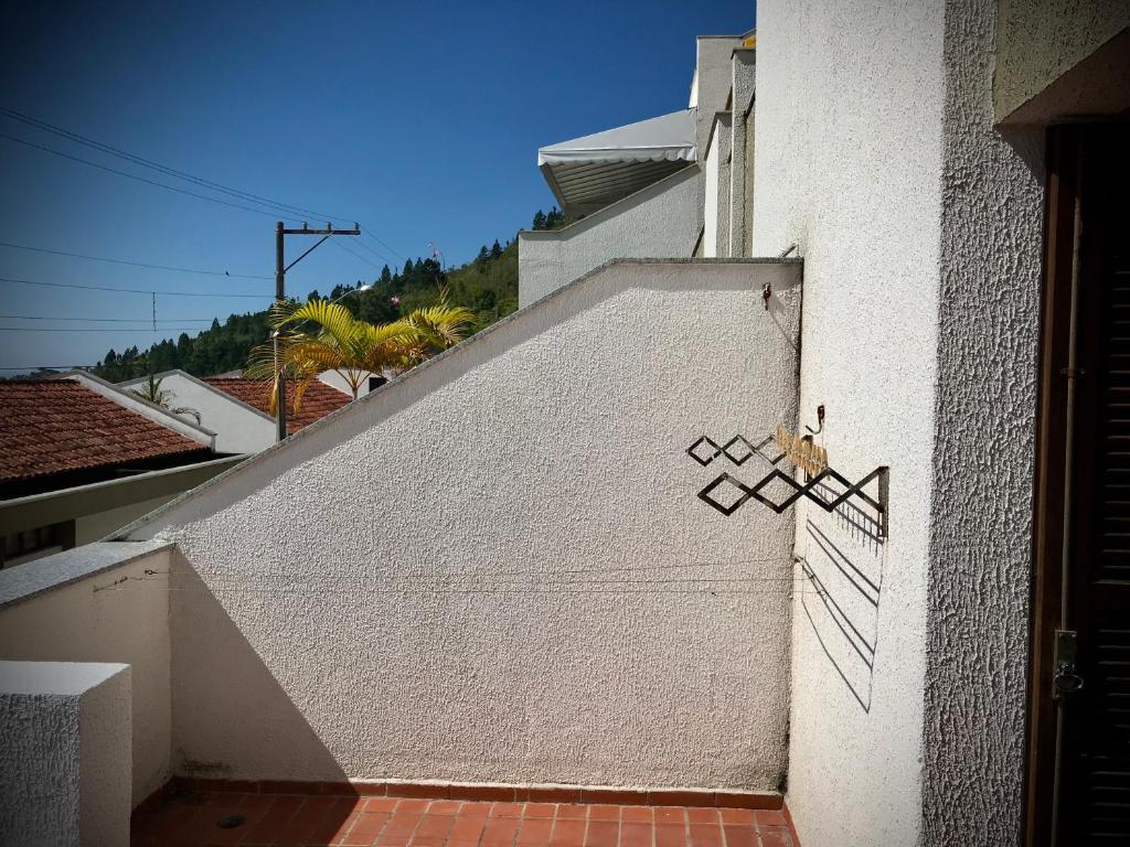  Amplo apê condomínio piscina Toninhas Ubatuba