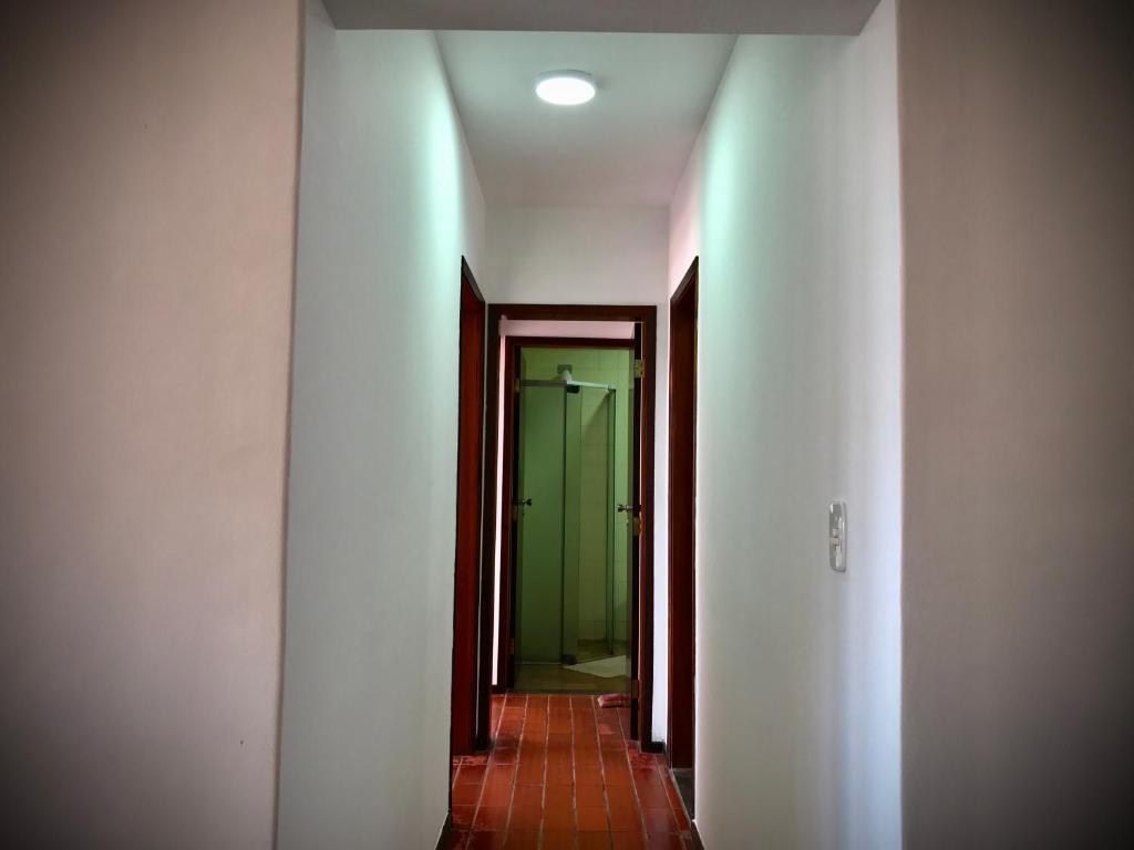  Amplo apê condomínio piscina Toninhas Ubatuba