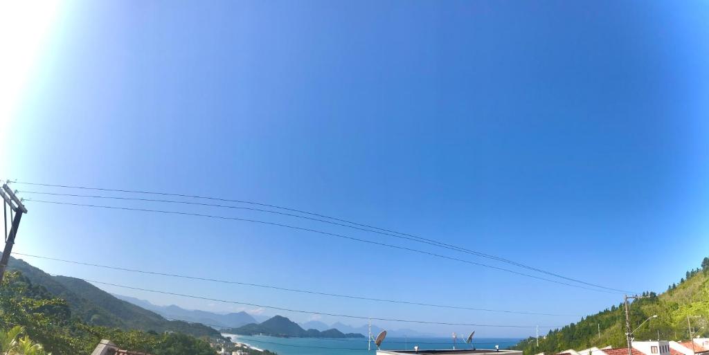  Amplo apê condomínio piscina Toninhas Ubatuba