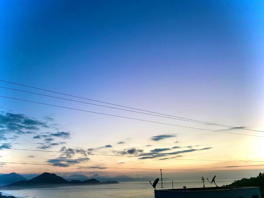  Amplo apê condomínio piscina Toninhas Ubatuba