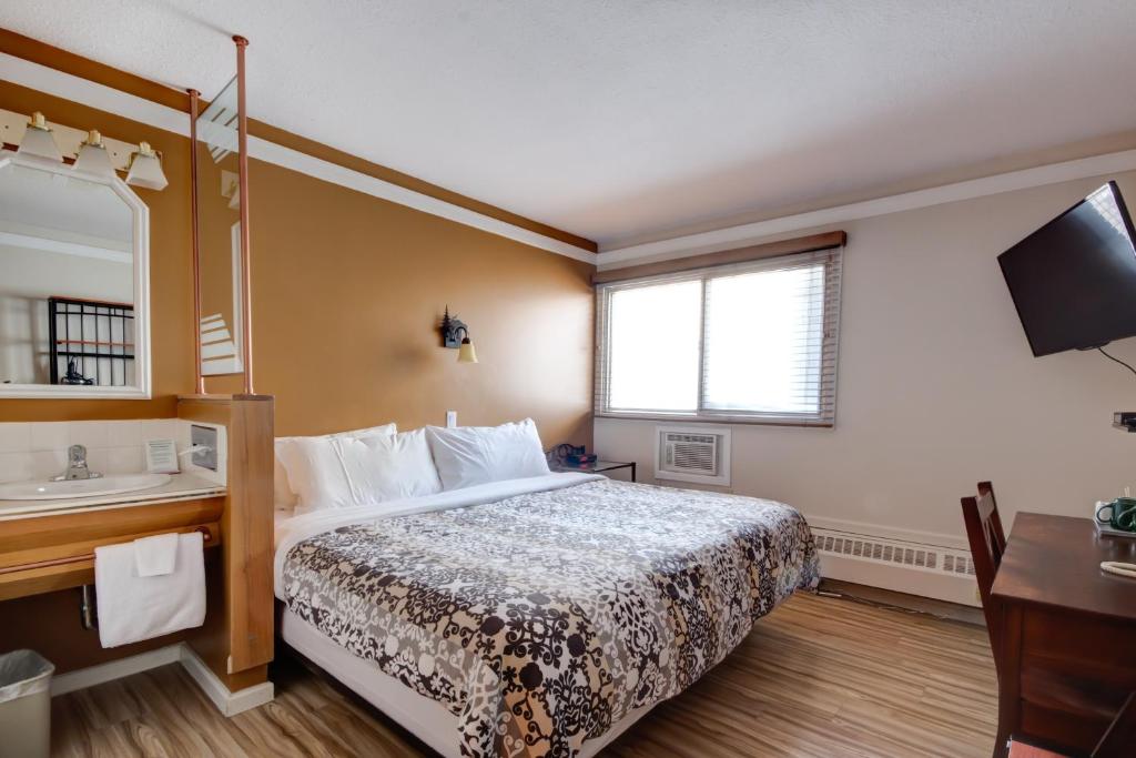 Una cama o camas en una habitación de Astoria Hotel