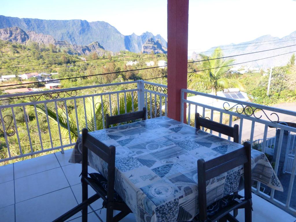 a table on a balcony with a view of mountains at Maison de 2 chambres avec jardin clos a Cilaos in Cilaos