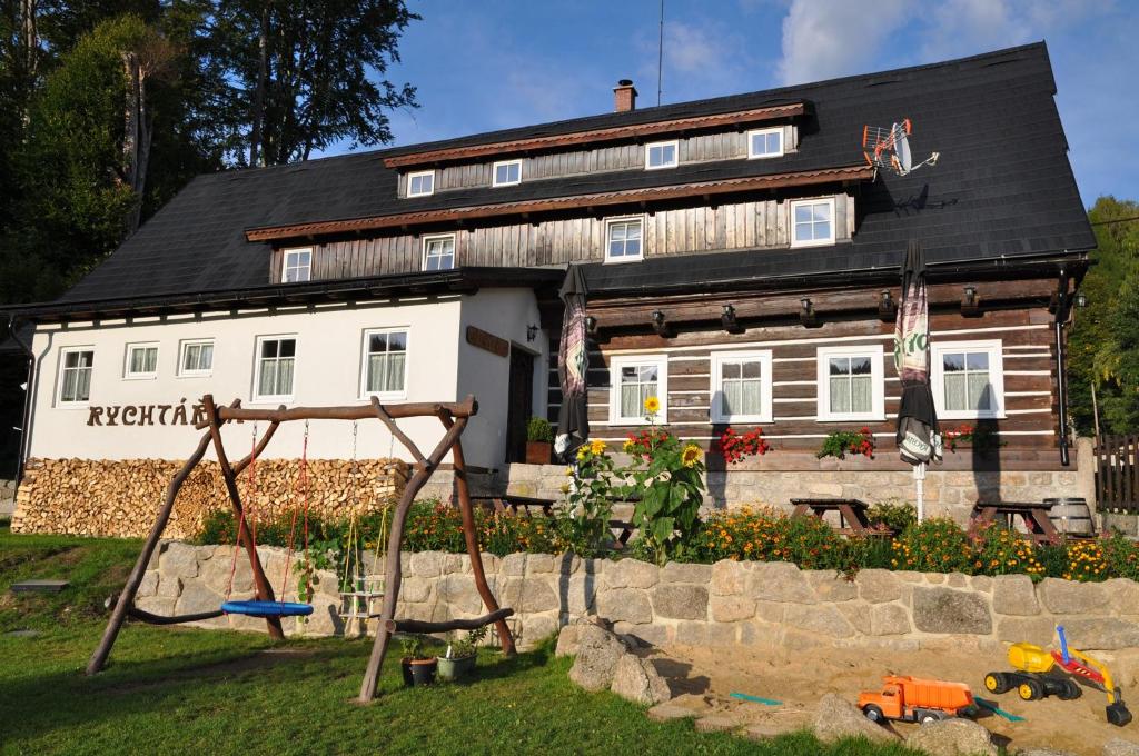Garður fyrir utan Chata Rychtářka