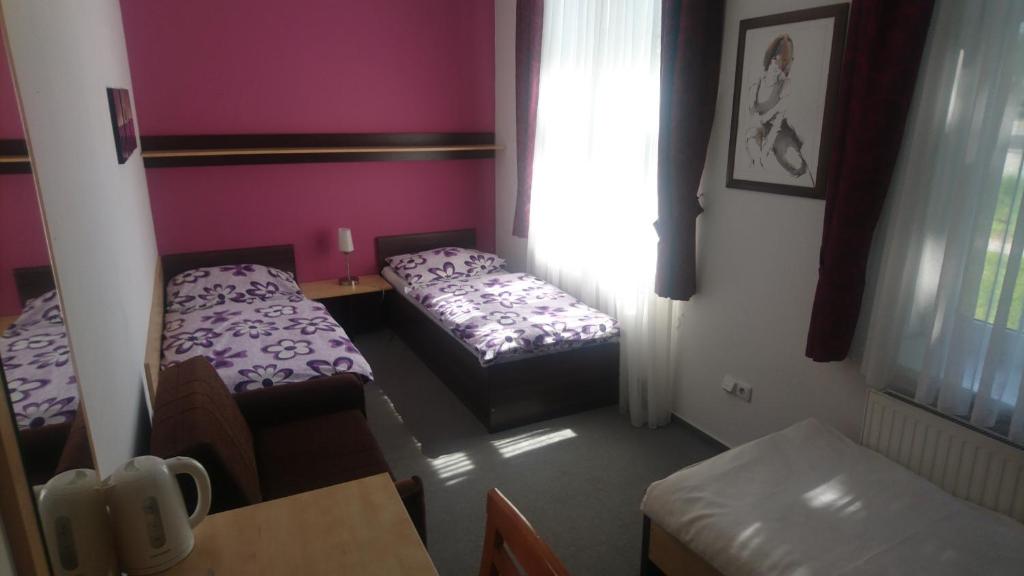 Postel nebo postele na pokoji v ubytování Hotel Antler