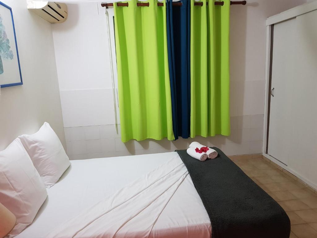 Postel nebo postele na pokoji v ubytování ROY'AL BEACH HOLIDAYS