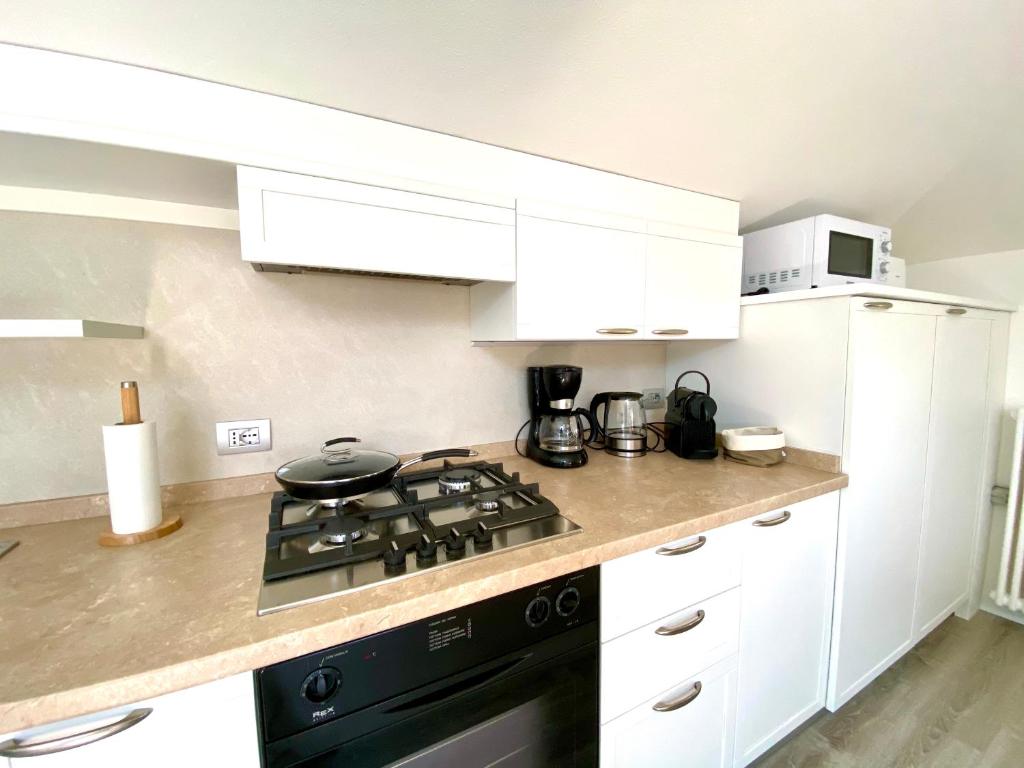 A kitchen or kitchenette at ABIES lago di Como
