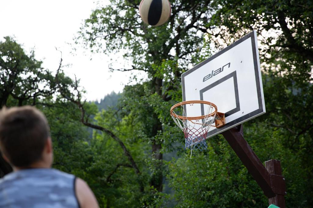 Večerní zábavní program pro hosty v ubytování Turistična Kmetija Zgornji Zavratnik