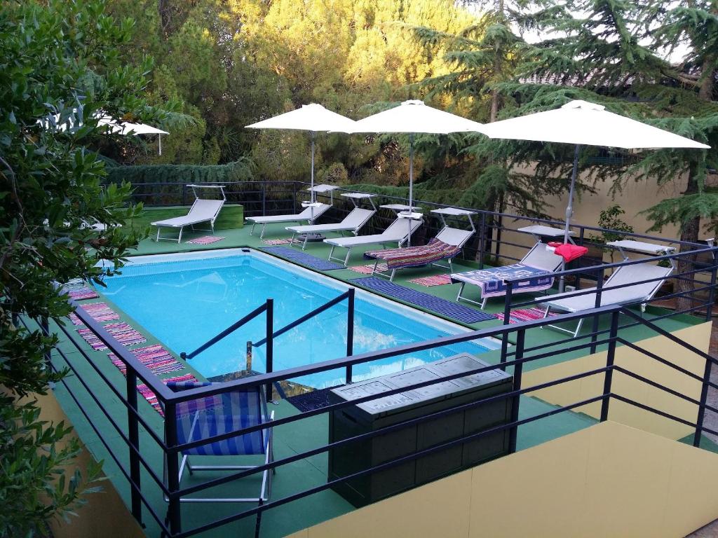 Vista sulla piscina di Studio with shared pool furnished terrace and wifi at Modica o su una piscina nei dintorni