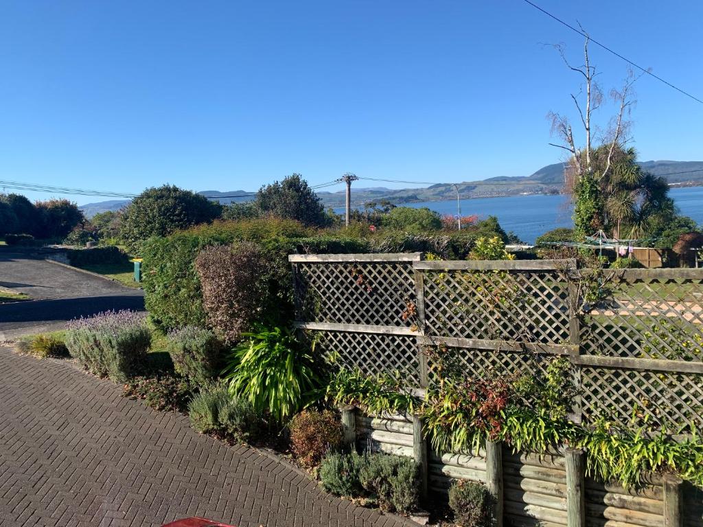 Lake view family Lodge up tp 14 people - Resim 23