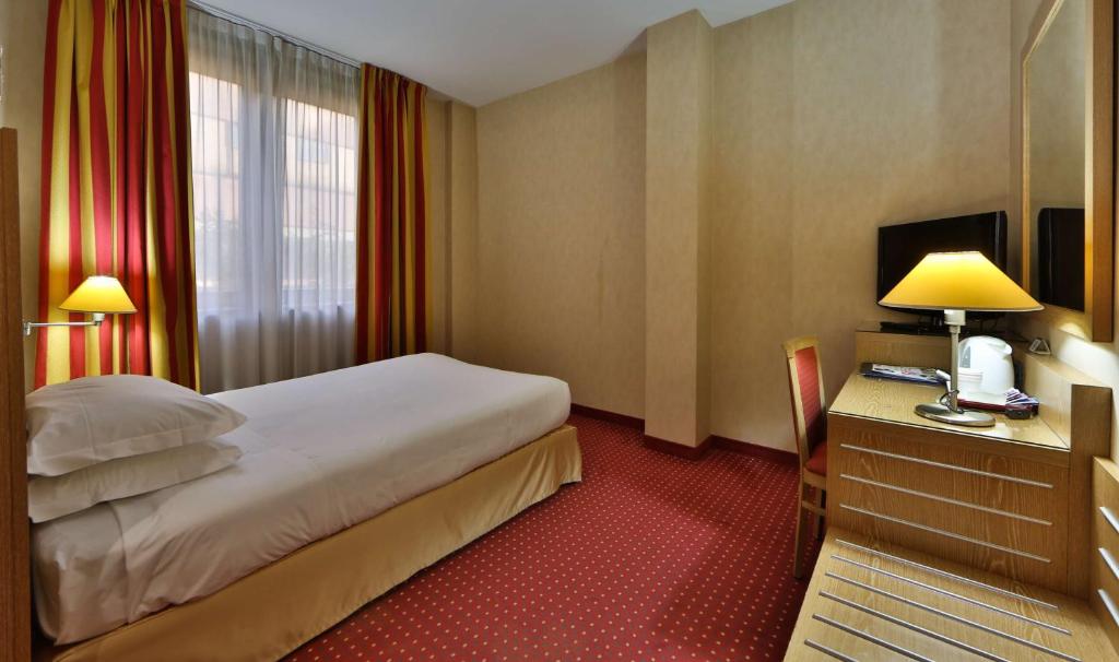 Postel nebo postele na pokoji v ubytování Best Western Cavalieri Della Corona