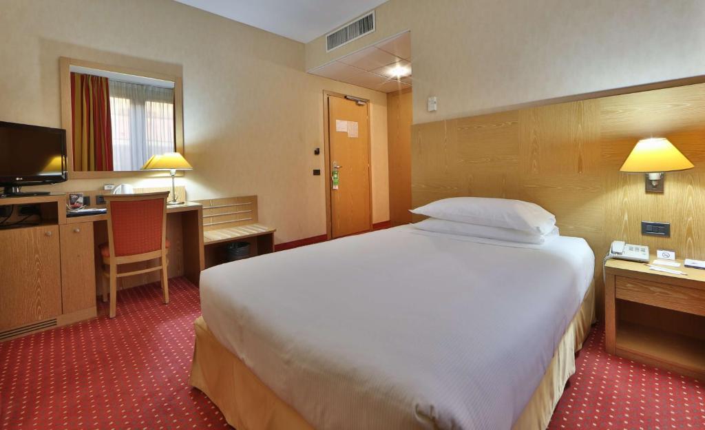 Postel nebo postele na pokoji v ubytování Best Western Cavalieri Della Corona