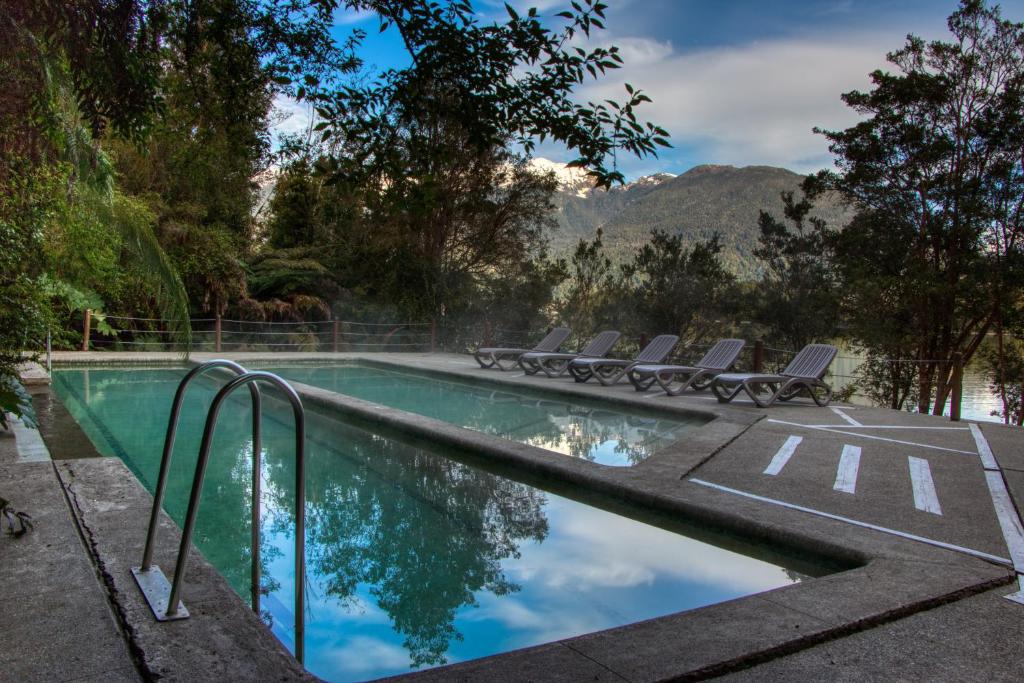 Bazén v ubytování Puyuhuapi Lodge & Spa nebo v jeho okolí
