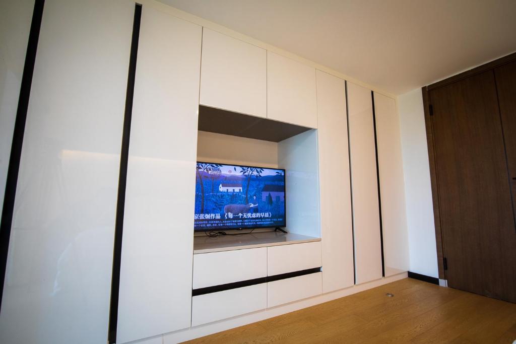 TV a/nebo společenská místnost v ubytování Shenzhen Fashion LOFT Apartment