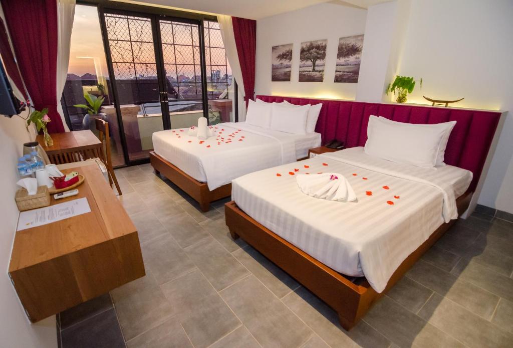 Postel nebo postele na pokoji v ubytování Neth Socheata Hotel