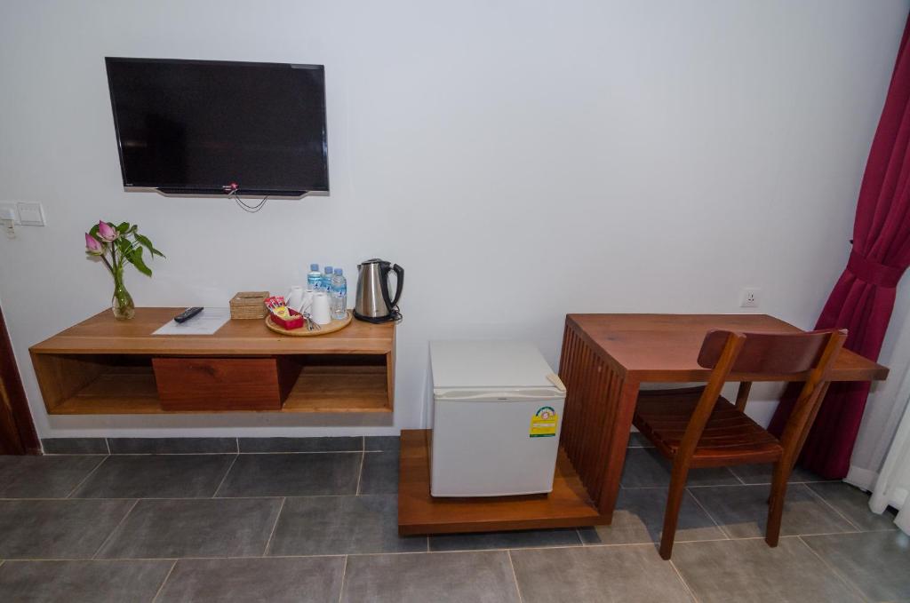 Příslušenství pro přípravu čaje a kávy v ubytování Neth Socheata Hotel