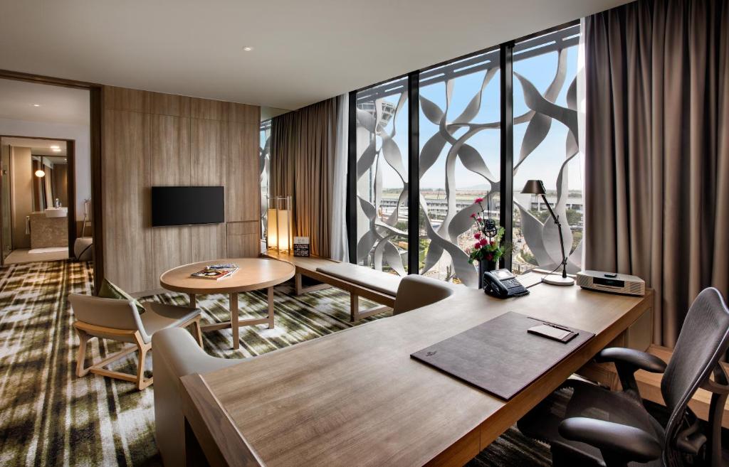 Crowne Plaza Changi Airport by IHG photo