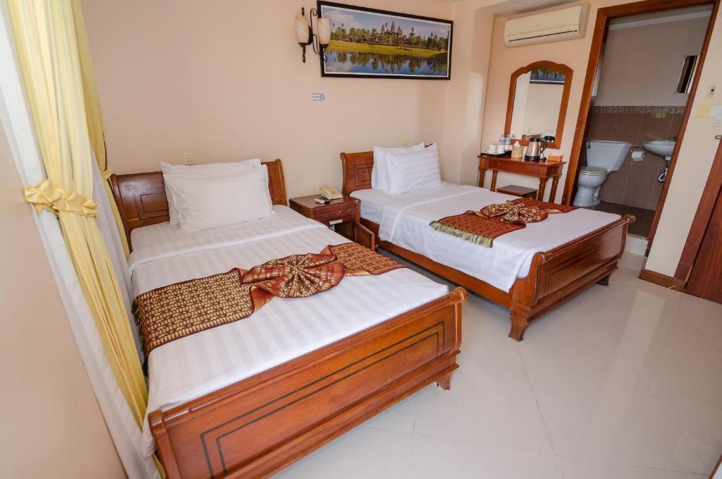 Postel nebo postele na pokoji v ubytování Neth Socheata Hotel