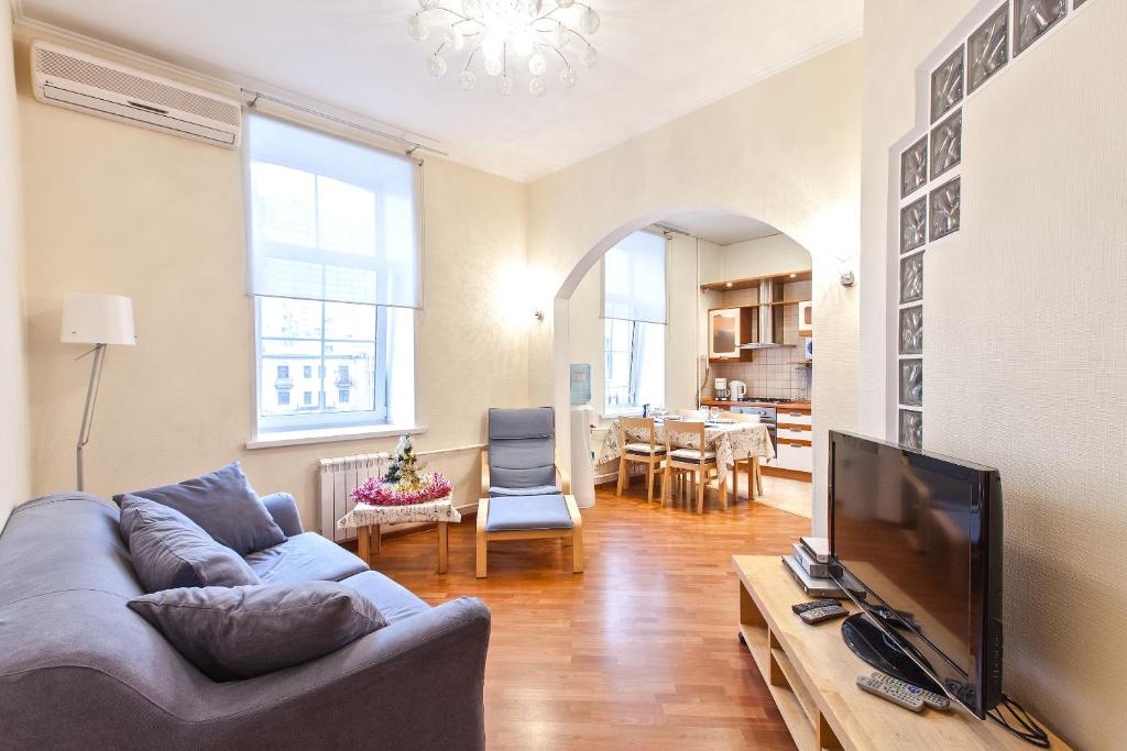 a living room with a couch and a tv at Premium Apartment Old Arbat in Moscow