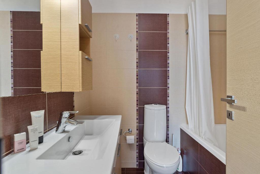 A bathroom at Almyrida Panorama view house BY APOKORONAS-VILLAS