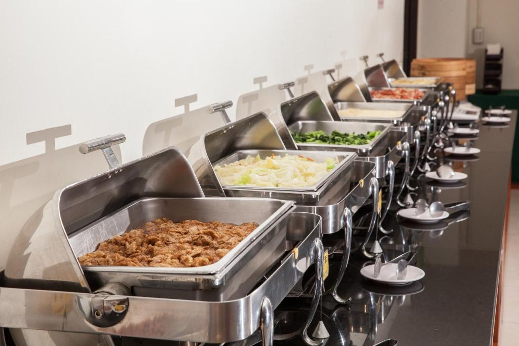 a row of trays of food on a buffet line at F Hotel - Chiayi in Fanlu