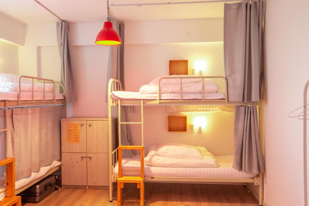 Postel nebo postele na pokoji v ubytování SUM Guesthouse Jeju Airport
