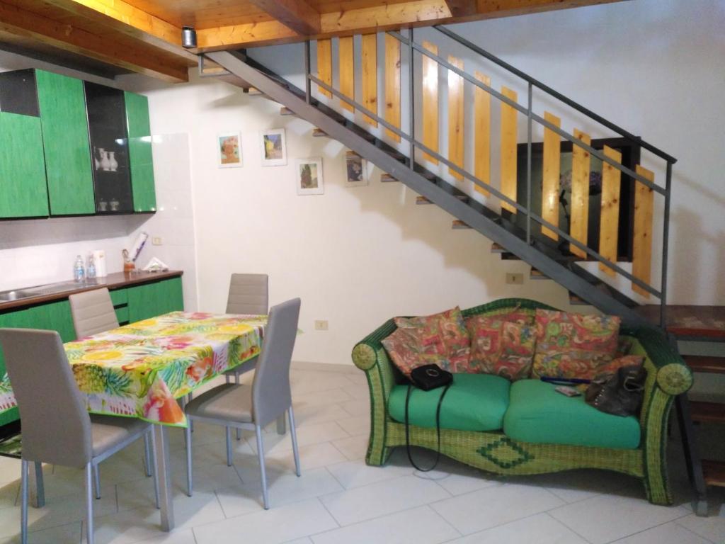 2 bedrooms house with furnished terrace and wifi at Pompei 8 km away from  the beach, Pompei – Prezzi aggiornati per il 2024