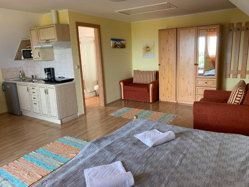 Kuchnia lub aneks kuchenny w obiekcie HolidaySport Haus