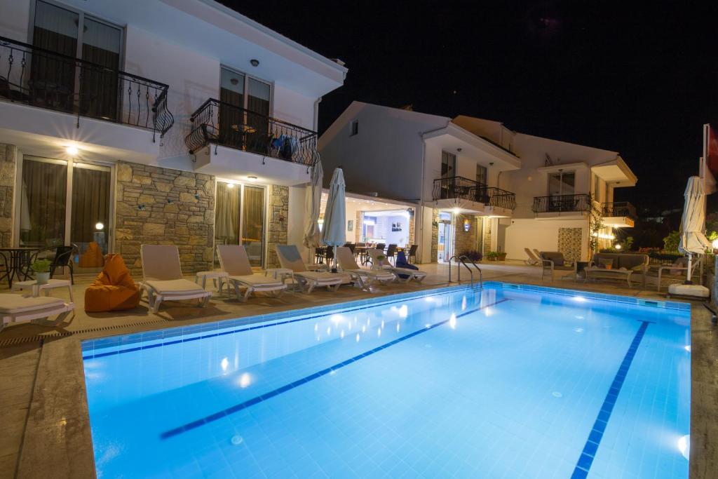 Bazén v ubytování Datca Beyaz Ev Hotel nebo v jeho okolí