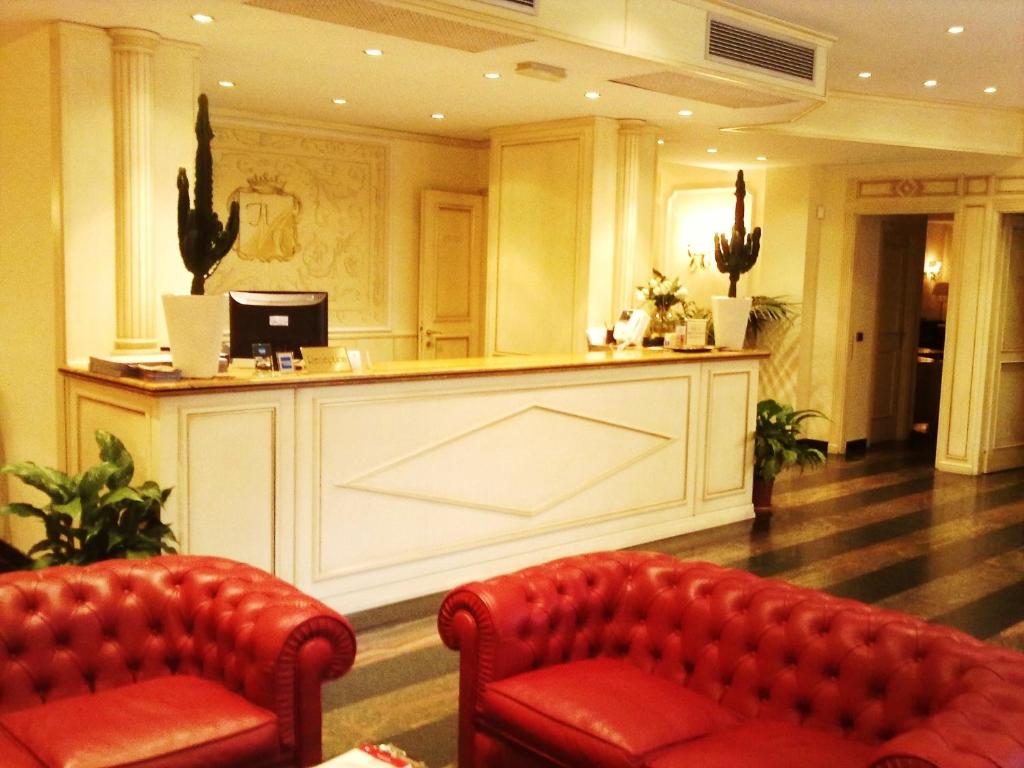 Lobbyn eller receptionsområdet på Hotel Quadrifoglio Roma Eur