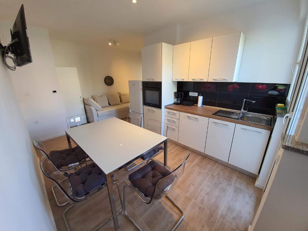 Kuchyňa alebo kuchynka v ubytovaní Apartment Gordon
