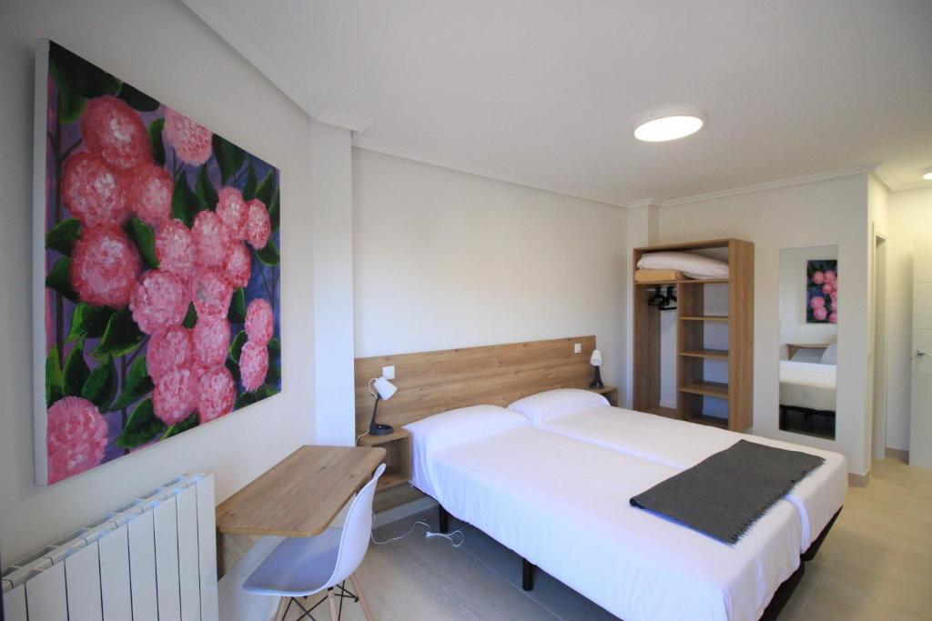 A bed or beds in a room at Apartamentos Gran Socaire de Noja