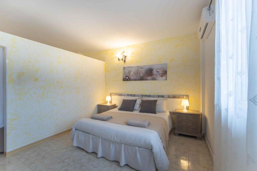 Postel nebo postele na pokoji v ubytování Albergo Luisss