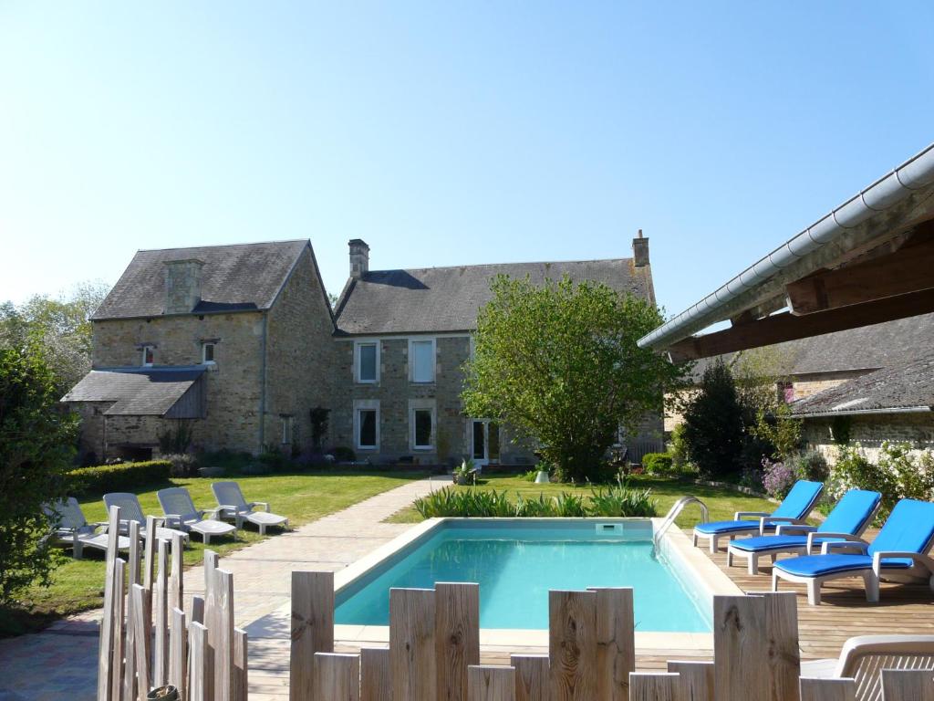 Galería fotográfica de Villa de 6 chambres avec piscine privee jardin clos et wifi a Le Locheur en Le Locheur