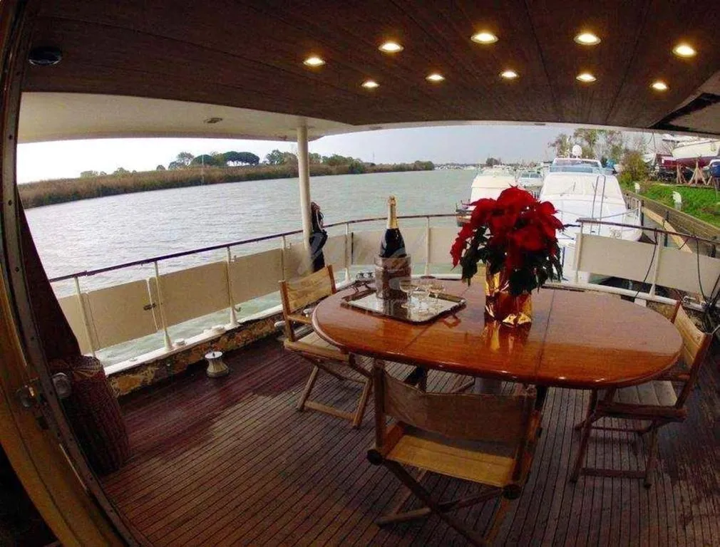 Property with 4 bedrooms in Fiumicino RM with wonderful lake view and furnished terrace, Porto, Italia