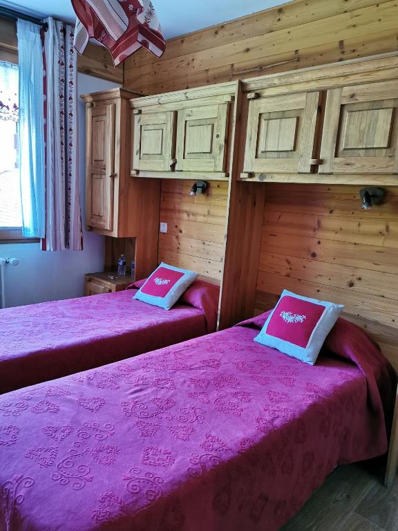 Postel nebo postele na pokoji v ubytování Hôtel Arolla
