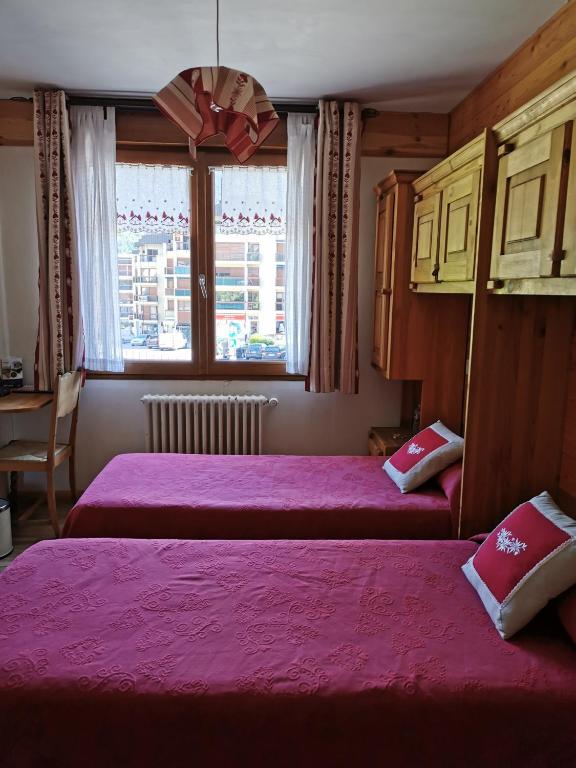 Postel nebo postele na pokoji v ubytování Hôtel Arolla