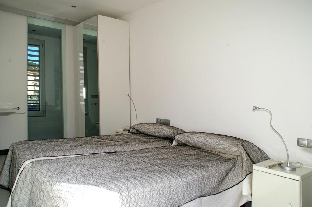 A bed or beds in a room at Apartamentos en Rocamaura