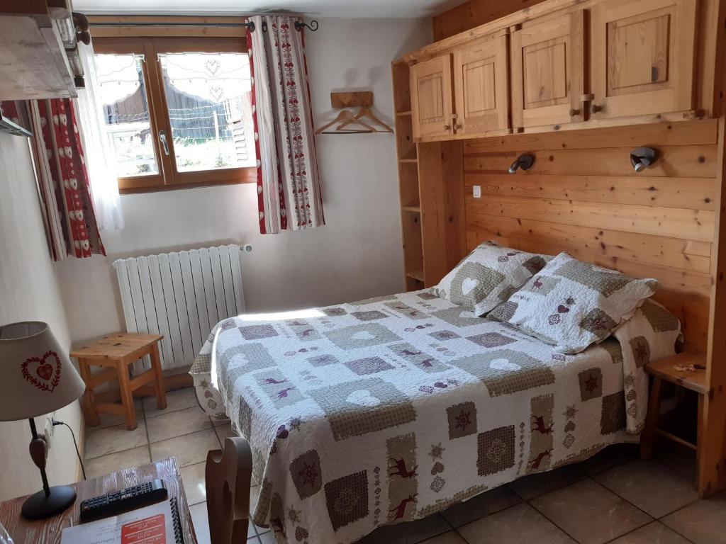 Postel nebo postele na pokoji v ubytování Hôtel Arolla