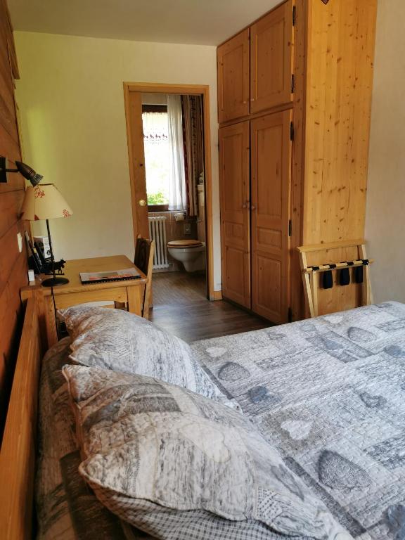 Postel nebo postele na pokoji v ubytování Hôtel Arolla