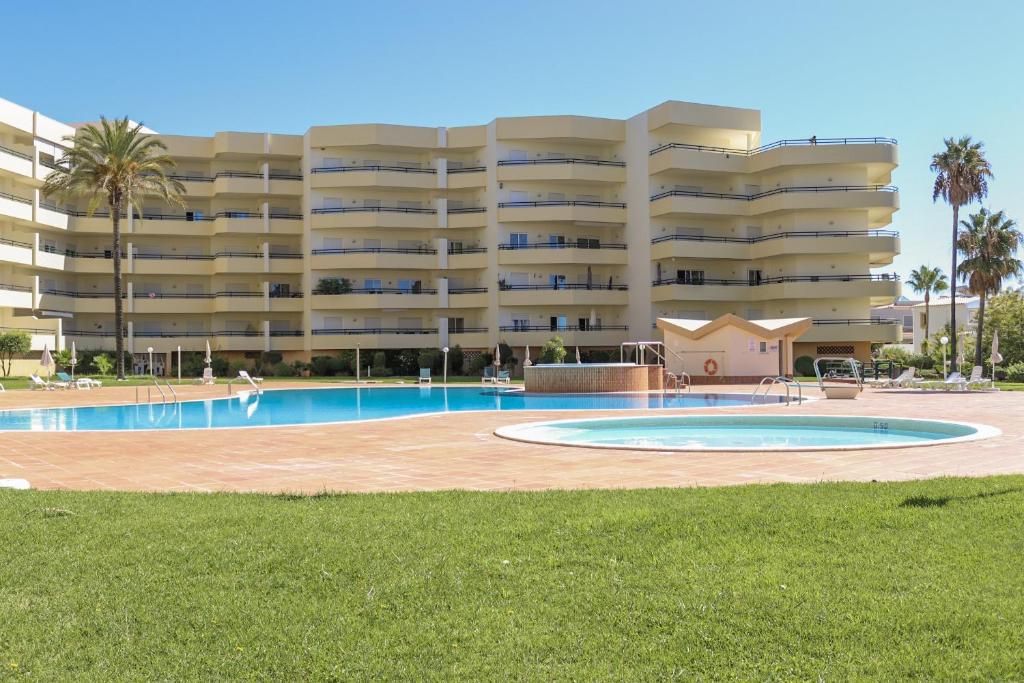 Kolam renang di atau dekat dengan Apt Galé Mar 11 by Algarve Villa Holidays