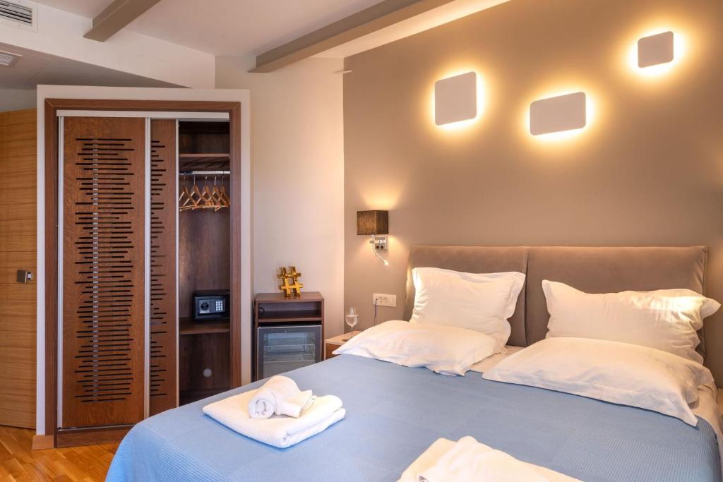 Postel nebo postele na pokoji v ubytování Panorama Exclusive Suites