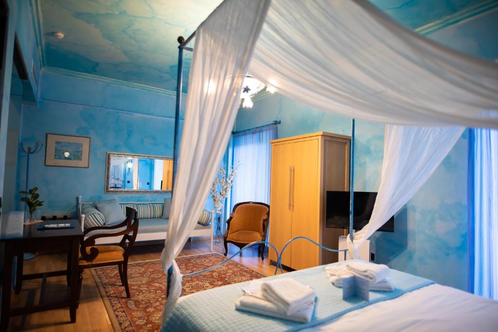 Posteľ alebo postele v izbe v ubytovaní Anastazia Luxury Suites & Spa