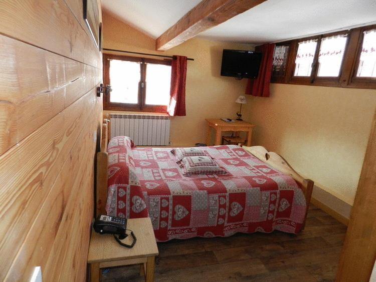Postel nebo postele na pokoji v ubytování Hôtel Arolla