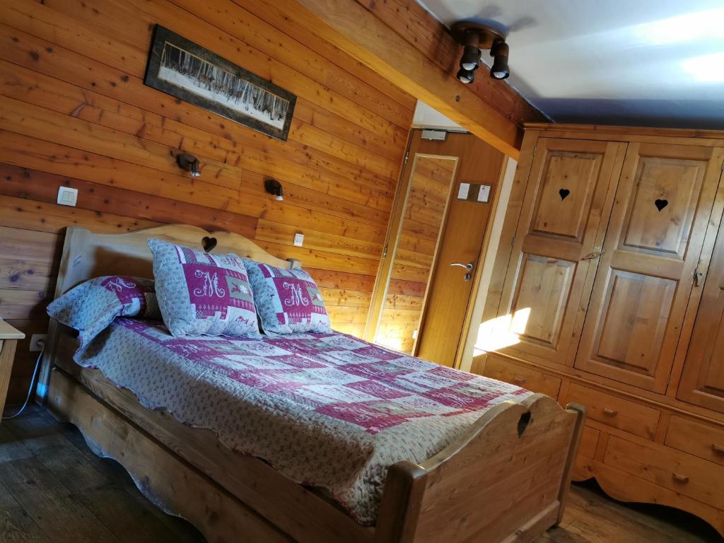 Postel nebo postele na pokoji v ubytování Hôtel Arolla