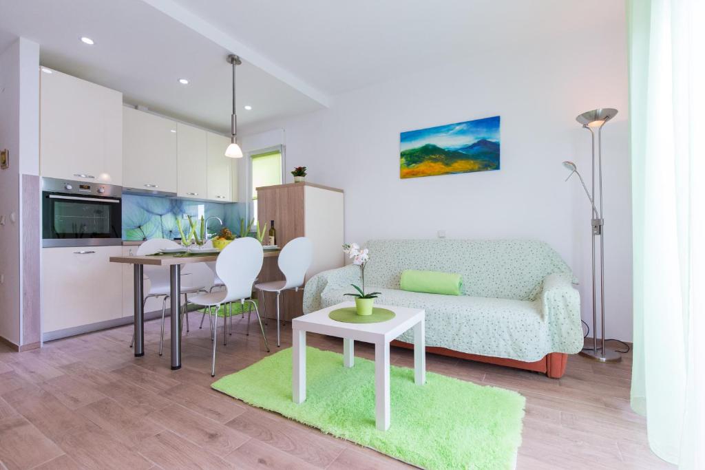 Kuchyň nebo kuchyňský kout v ubytování Apartment close to Krk town centre