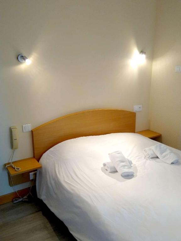 Postel nebo postele na pokoji v ubytování Hôtel des Sables Blancs