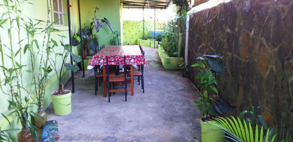 Restaurant o iba pang lugar na makakainan sa 3 bedrooms house with furnished garden and wifi at Bonne Terre