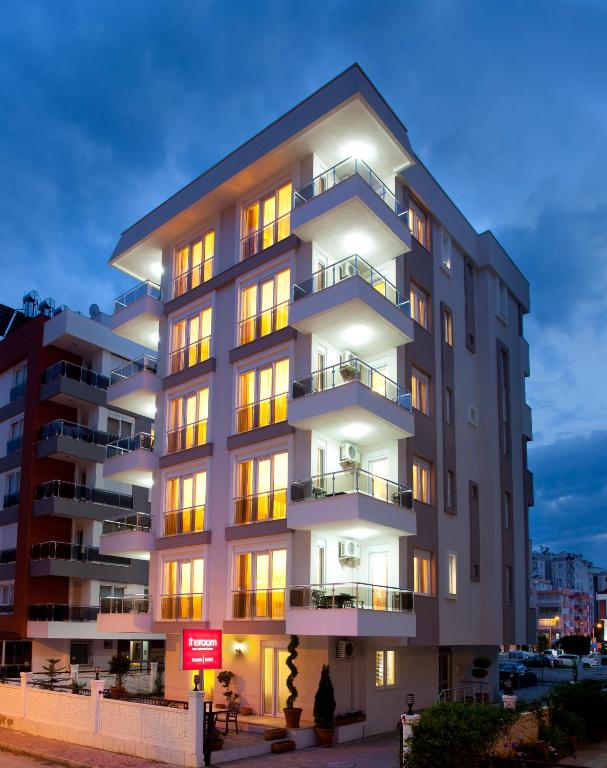 The Room Hotel & Apartments - 19