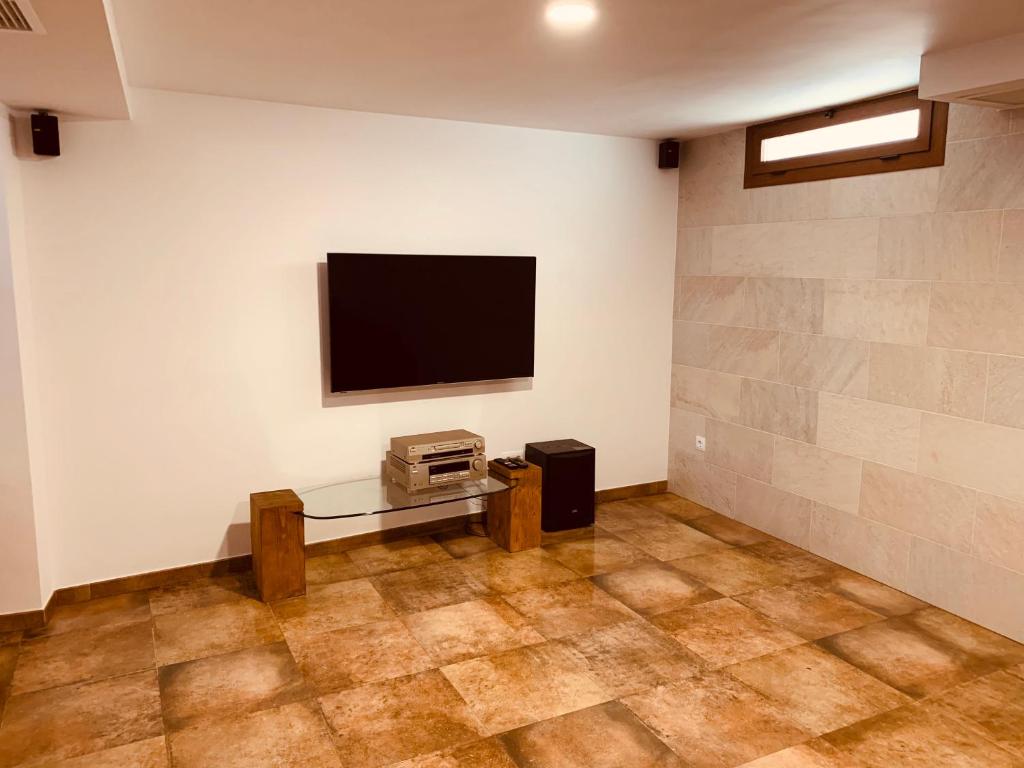 TV a/nebo společenská místnost v ubytování Casa del Herrero