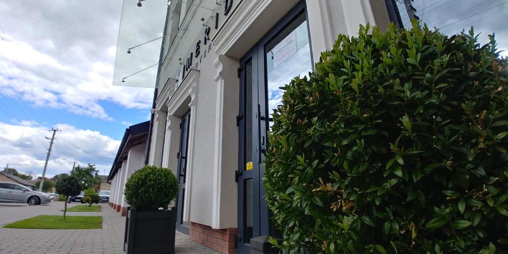 Hotel Meridian - Housity
